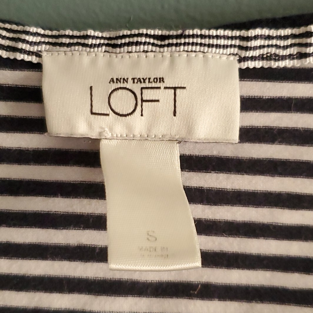 Ann Taylor Loft hooded top - Picture 3 of 3